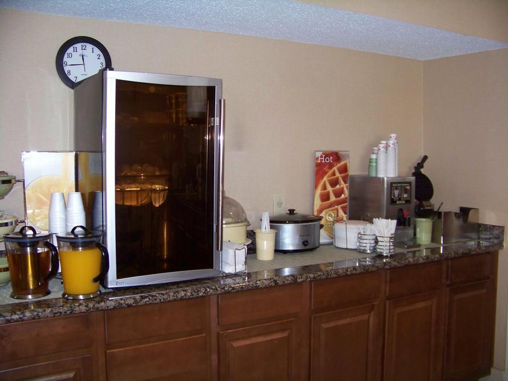 Quality Inn Huntersville Near Lake Norman Exterior foto
