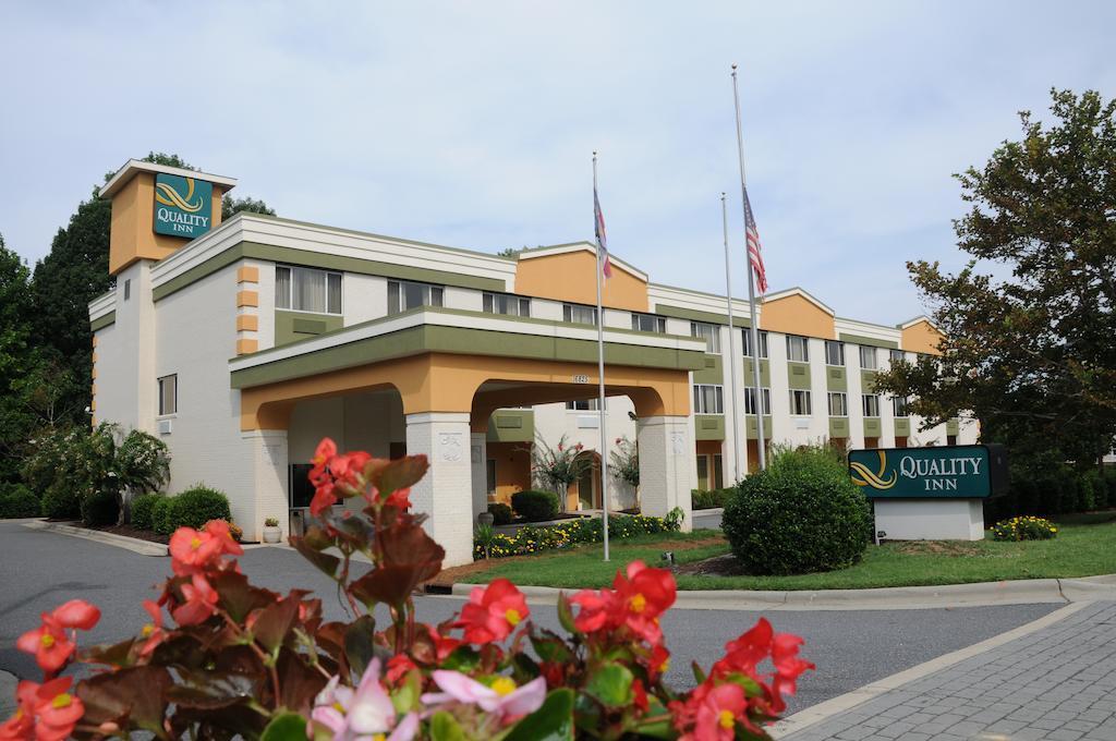 Quality Inn Huntersville Near Lake Norman Exterior foto
