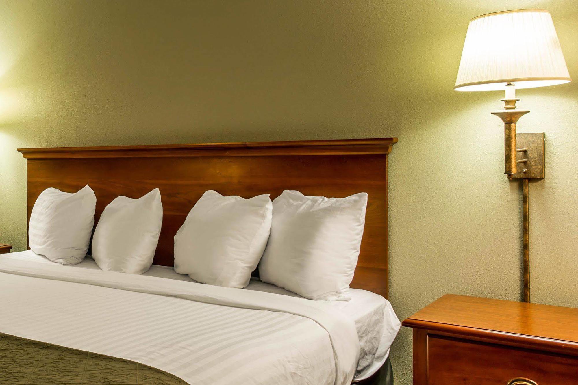 Quality Inn Huntersville Near Lake Norman Exterior foto